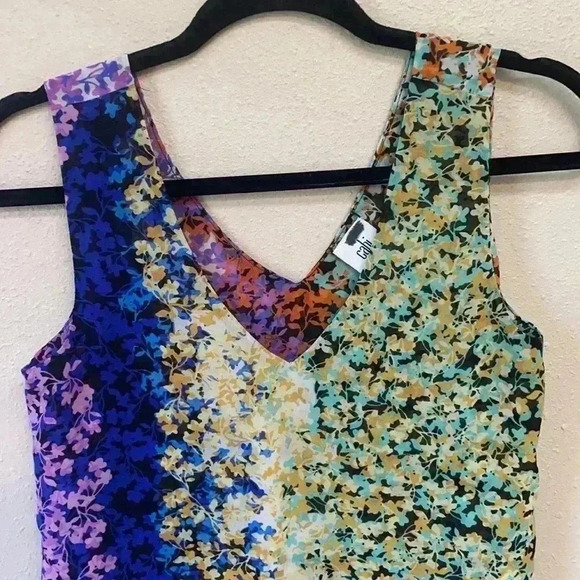 CABI Women’s V-Neck Sleeveless Blouse - Picture 2 of 5